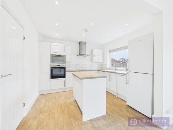 3 bed property, in 159 Midgeland Road, £244,950
