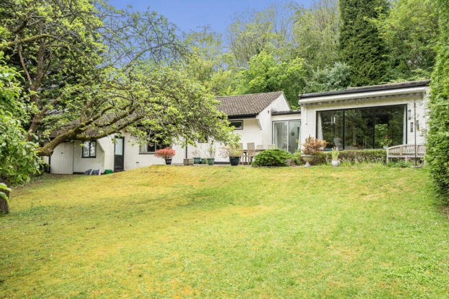 4 bed property, in Taylors Lane, £775,000