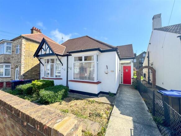 3 bed property, in Westbourne Grove, £400,000