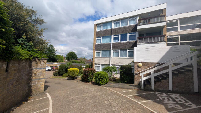 2 bed property, in Whitehall Lane, £335,000
