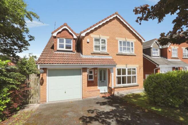 5 bed property, in Blackthorn Close, £400,000