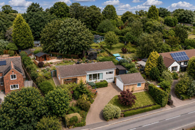 2 bed property, in Windrush, £435,000