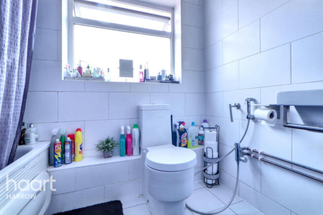 2 bed property, in Aran Drive, £390,000