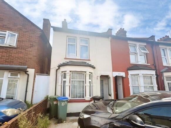3 bed property, in Whippendell Road, £400,000