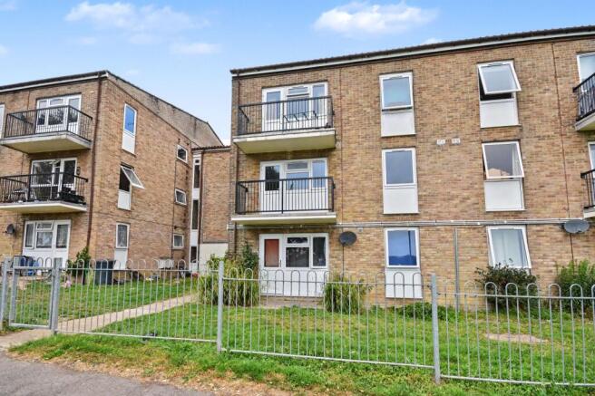 1 bed property, in Coles Place, £45,000