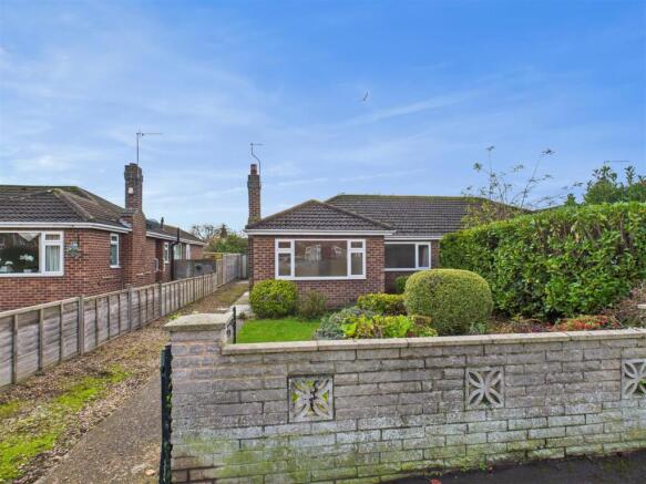 2 bed property, in West End, £239,950