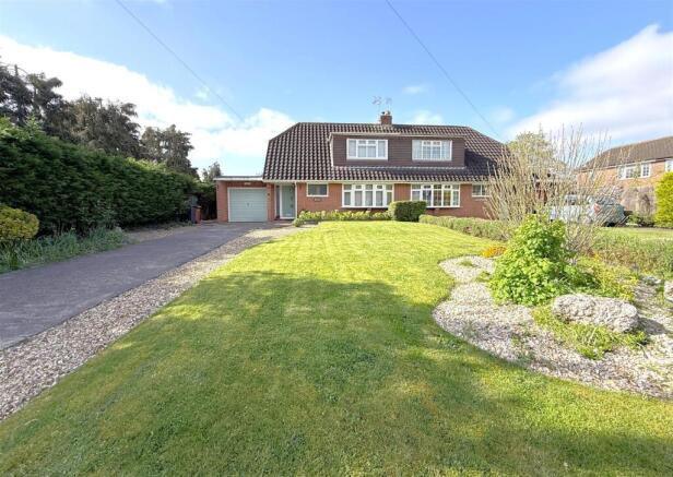 4 bed property, in Chapel Street, £325,000