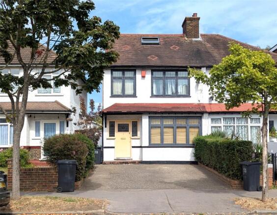 4 bed property, in Norbury Avenue, £550,000