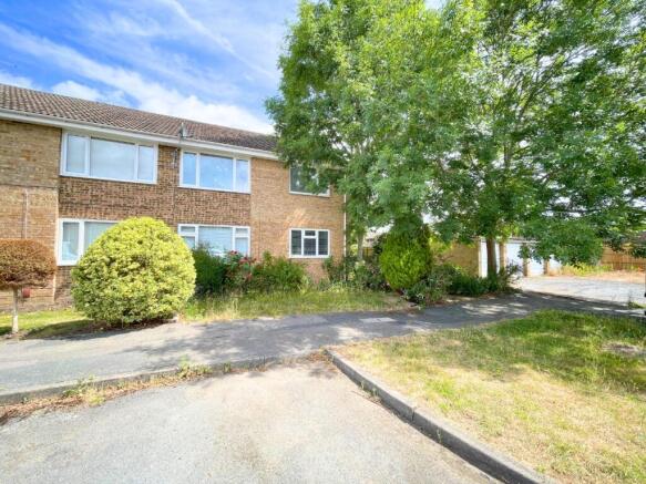 2 bed property, in Blackmoor Wood, £260,000