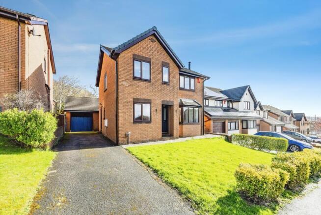 4 bed property, in Redwood Drive, £365,000