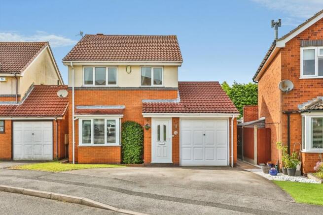 3 bed property, in Hatton Gardens, £325,000