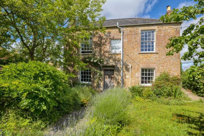 4 bed property, in Ansford Hill, £799,950