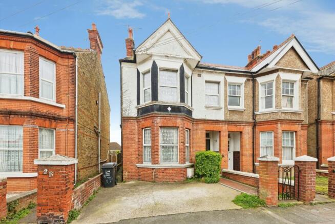 5 bed property, in Wyndham Avenue, £425,000