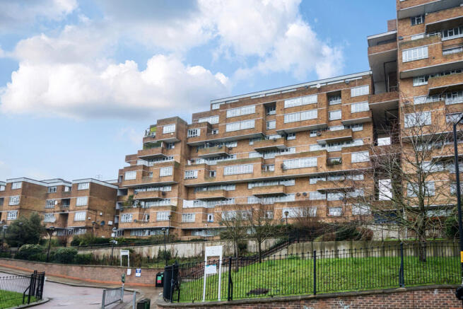 2 bed property, in Overhill Road, £400,000