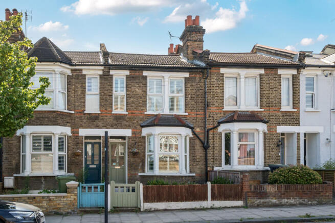 3 bed property, in Pascoe Road, £600,000