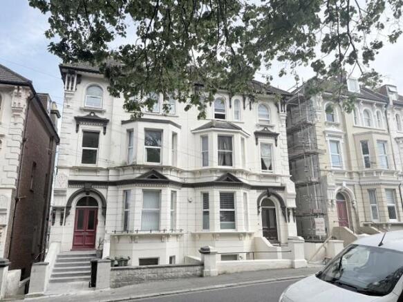 1 bed property, in Cornwallis Gardens, £130,000