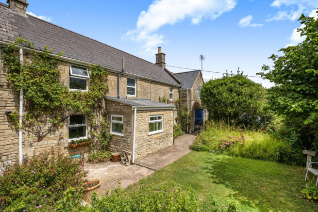 4 bed property, in Greenhill, £600,000