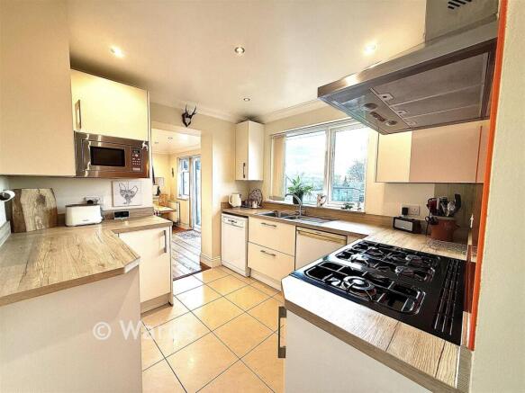 3 bed property, in Fairview Road, £550,000