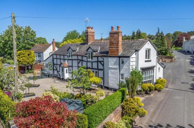 5 bed property, in Windmill Cottage, £525,000