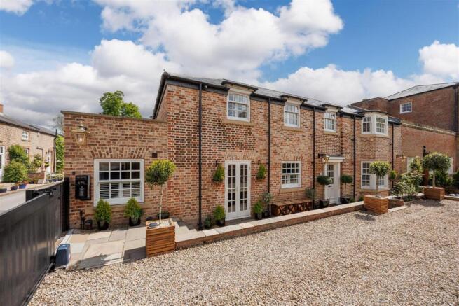 4 bed property, in Dinsdale House, £600,000