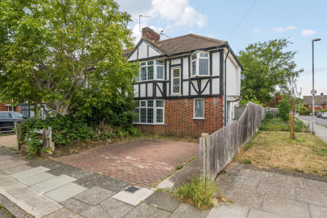 3 bed property, in Barnfield Avenue, £799,950