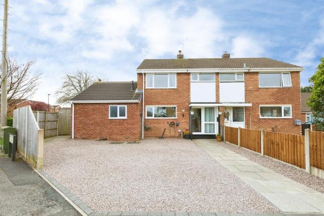 4 bed property, in Windermere Drive, £400,000