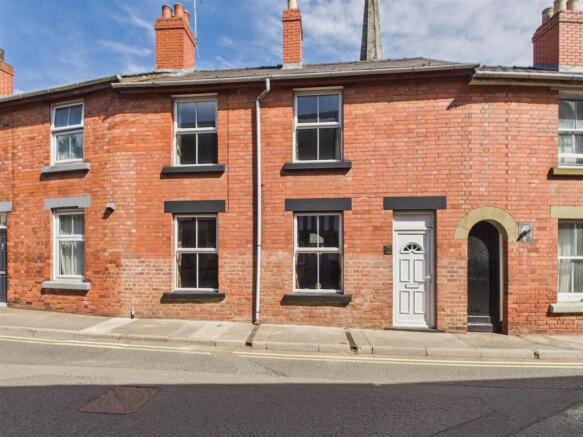 2 bed property, in Mill End Street, £190,000
