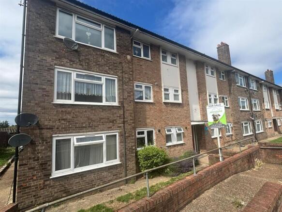 2 bed property, in Nichol Lane, £295,000