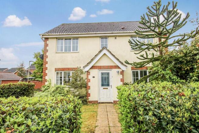 5 bed property, in Sukey Way, £315,000