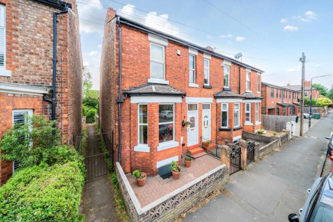 2 bed property, in Massey Road, £360,000