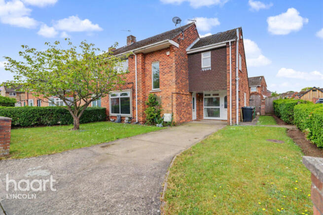 3 bed property, in Tothill Close, £240,000
