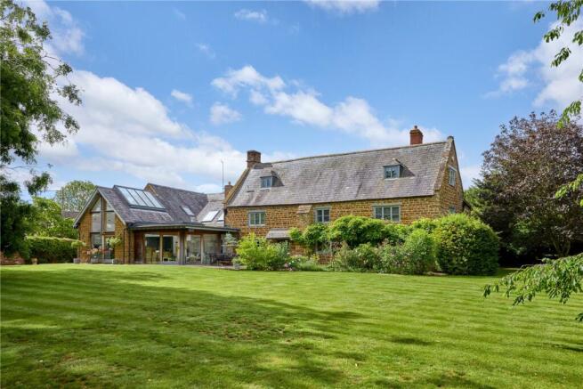 5 bed property, in Main Street, £2,650,000