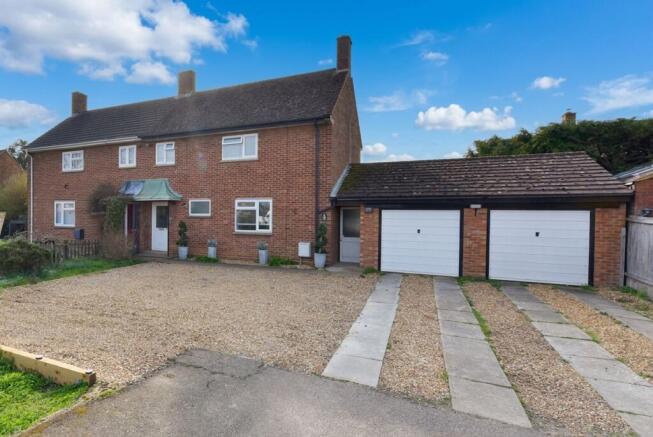 3 bed property, in Station Road, £465,000