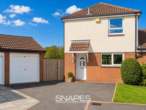 2 bed property, in Bridgend Close, £285,000