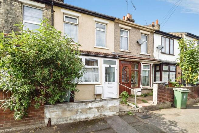 2 bed property, in Vansittart Road, £450,000