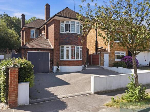 3 bed property, in Newlands Road, £950,000