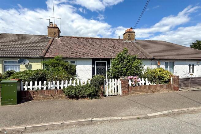 2 bed property, in Elm Grove Road, £259,950