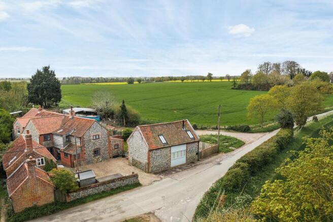 2 bed property, in Sustead, £295,000