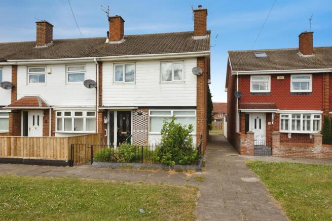 3 bed property, in Glentworth Avenue, £70,000