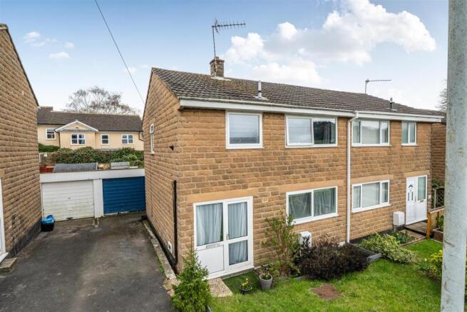 3 bed property, in Summerlands Park Avenue, £250,000