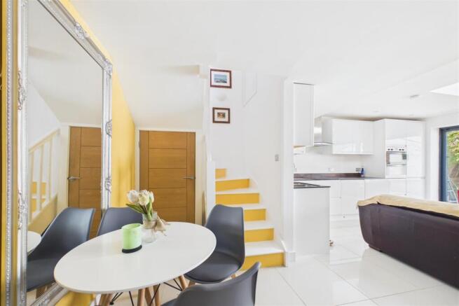 2 bed property, in Murray Street, £395,000