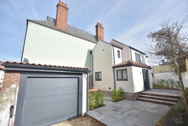 3 bed property, in Louden Road, £365,000