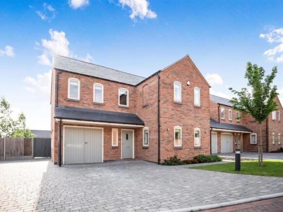 4 bed property, in 5 Orchard Lea Close Sapcote, £585,000