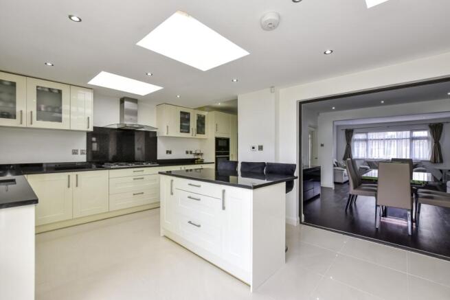 4 bed property, in Herlwyn Avenue, £900,000