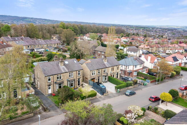 3 bed property, in Longley Road, £315,000