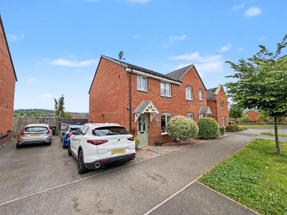 3 bed property, in Gale Way, £325,000