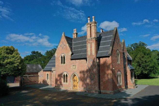 4 bed property, in Darlton Road, £1,100,000