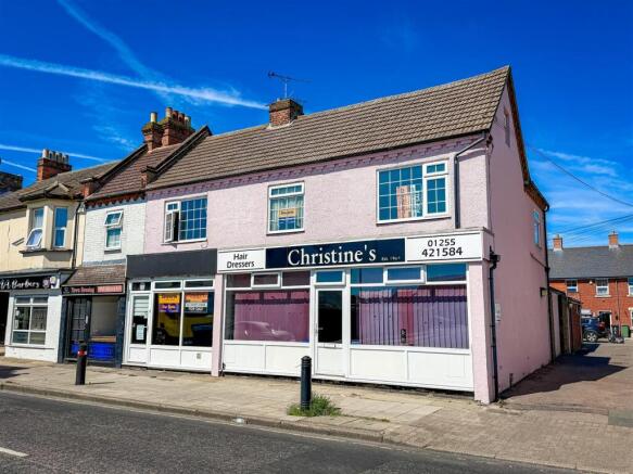 3 bed property, in Old Road, £254,000