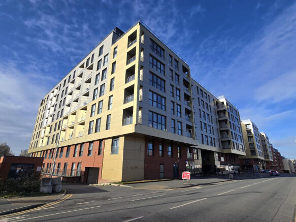 1 bed property, in Flat LG08 Adelphi Wharf, £80,000