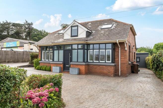 5 bed property, in Treyarnon, £650,000